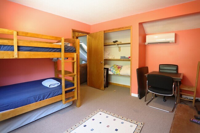 Building Photo - Seasonal 6 Month Lease Available! Charming 2-bedroom, 2-bathroom townhouse at Winterbrook Village