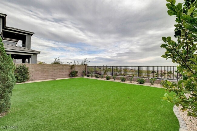 Building Photo - 318 Wind Poppy St