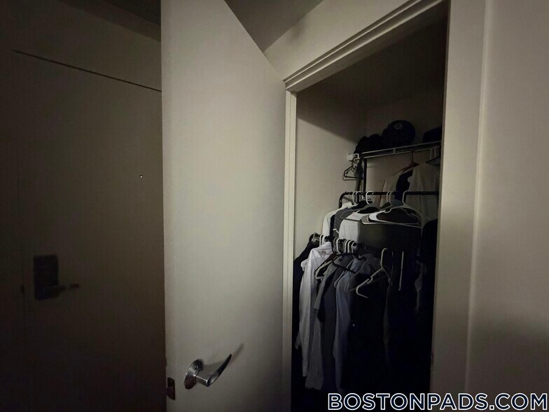 Building Photo - 8 Winter Pl