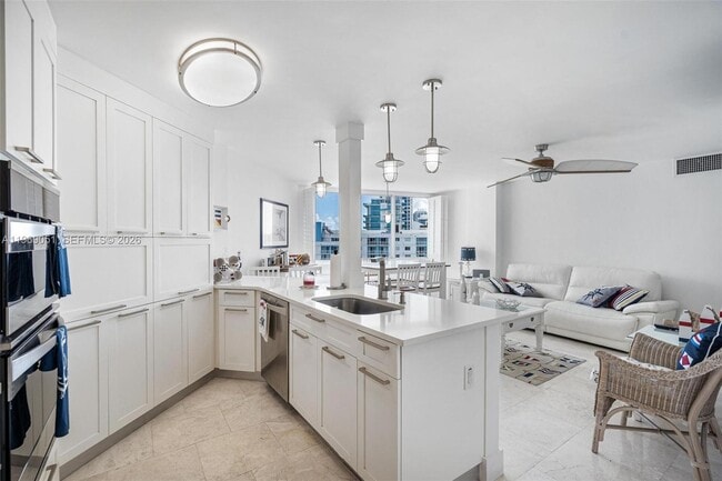 Building Photo - 7135 Collins Ave