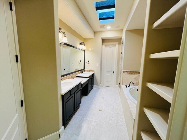 Building Photo - 4310 Floyd St