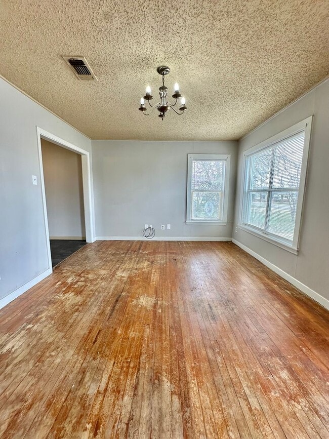 Building Photo - COMING FEBRUARY 2026 - Centrally Located 2-Bedroom Home!