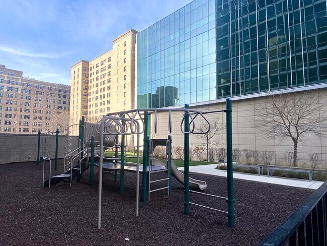 Building Photo - 330 W Diversey Pkwy