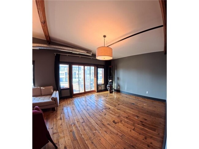 Building Photo - 312 3rd St