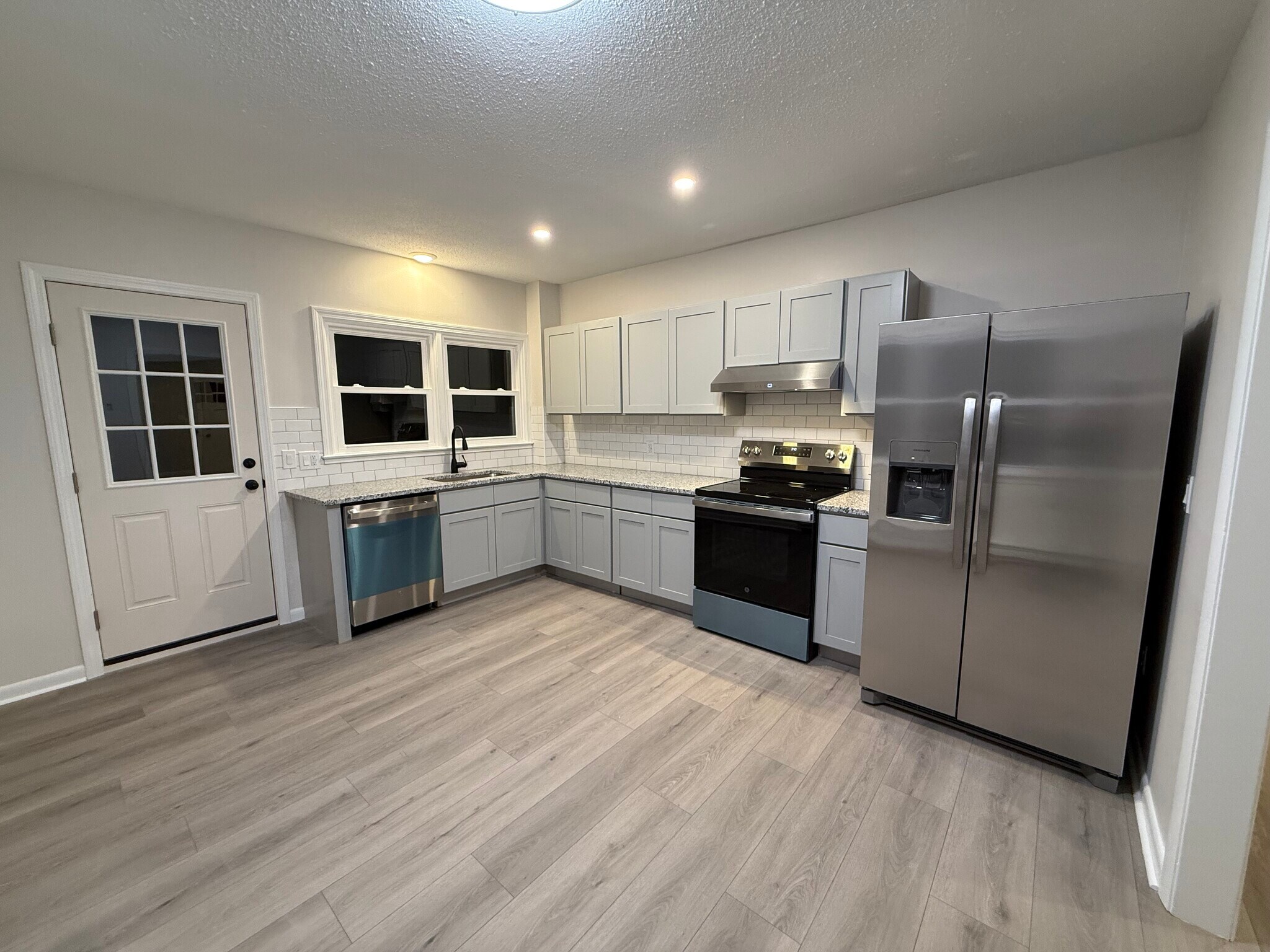 Building Photo - 735 Stafford Rd