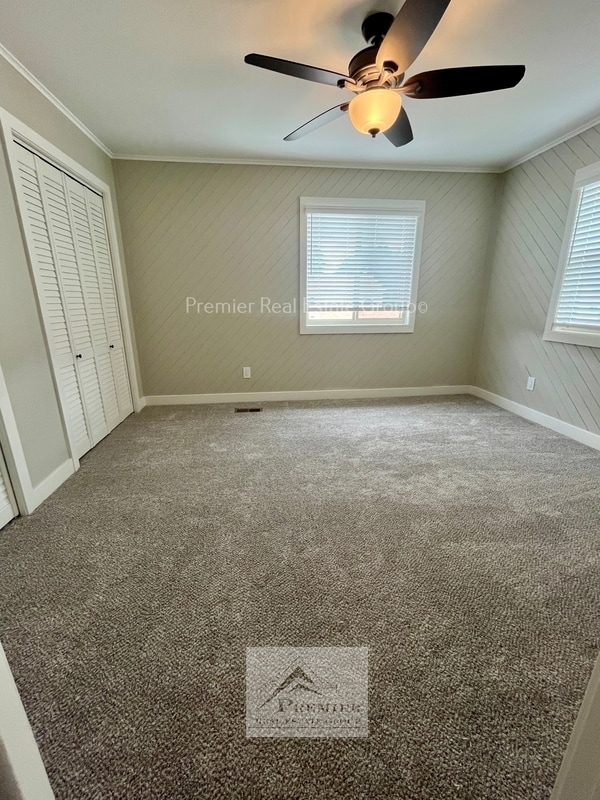 Building Photo - 8059 Lexington Park Dr