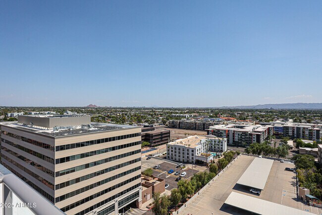 Building Photo - 2211 E Camelback Rd