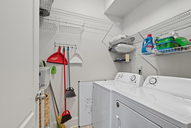 Building Photo - 4 Dearing St