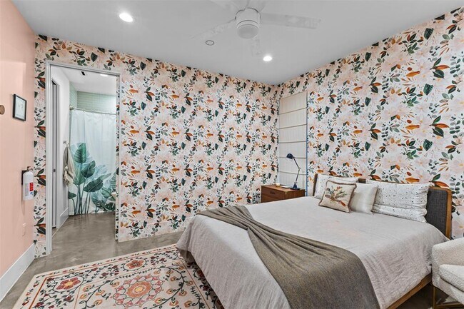 Building Photo - 5704 Driftwood Dr