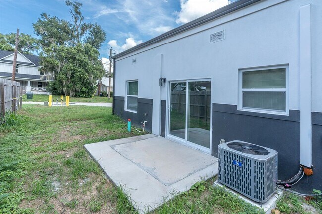 Building Photo - 705 S Orange Ave