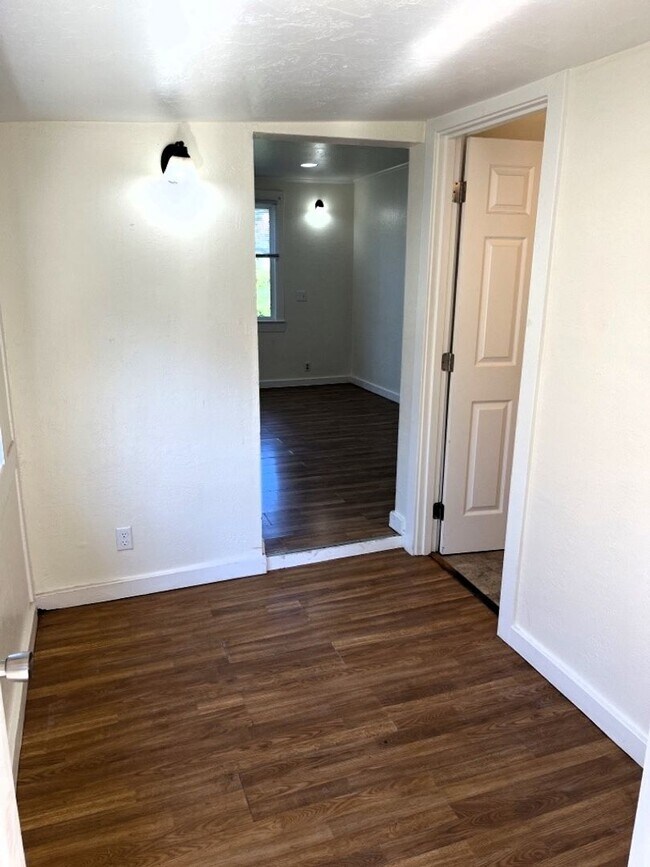 Building Photo - (OTM)520-528 Wildwood [PRM: Renee] 2026-02-10
