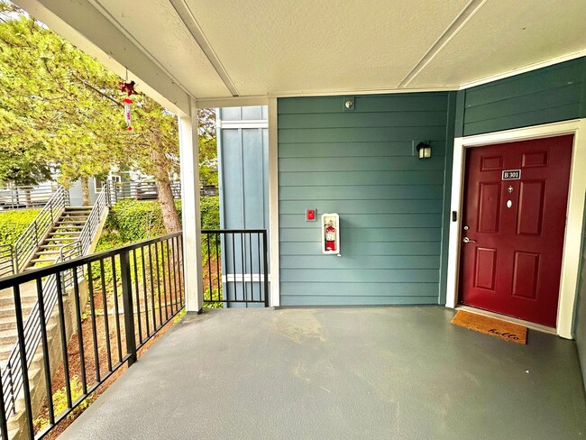 Building Photo - Beautiful 2BR|2BA with Washer and Dryer, T...