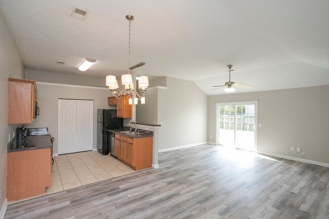 Building Photo - 564 Rose Cottage Cir