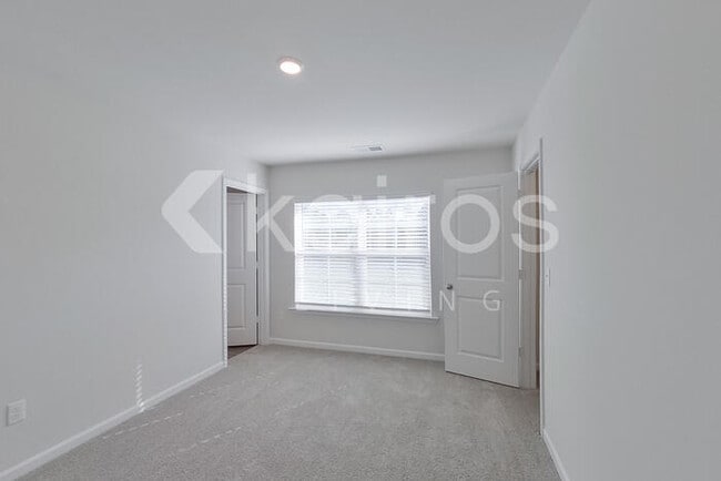 Building Photo - 2541 Banyan Circle