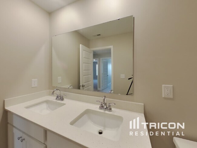 Building Photo - 2224 S Carlota Dr