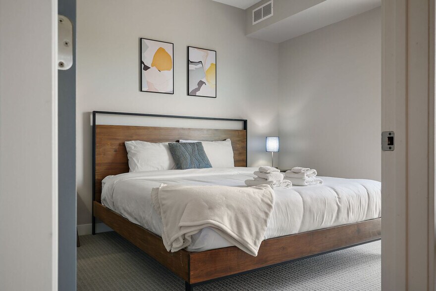 Building Photo - 1410 Nicollet Ave