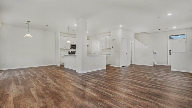 Building Photo - 1601 Salt Springs Dr