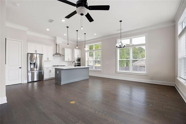 Building Photo - 109 Village Green Ave