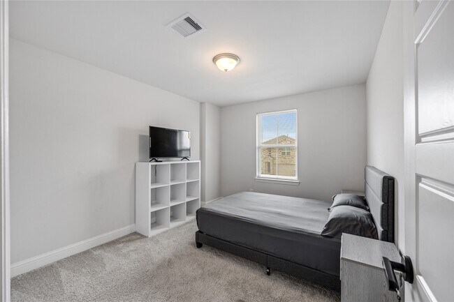 Building Photo - 32906 Ruthie Dean Dr