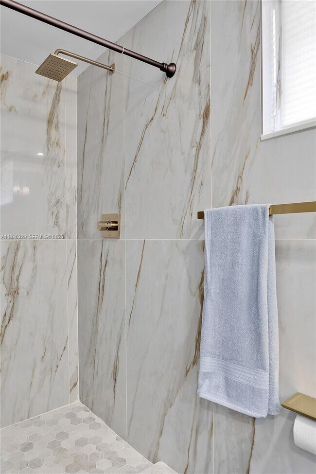 Building Photo - 2217 NW 4th Ave