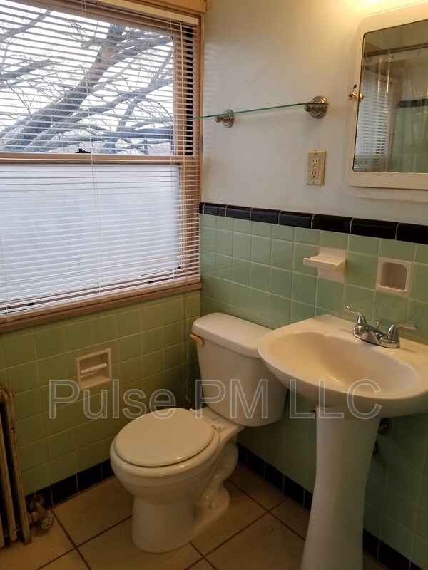 Building Photo - 634 Greenup St