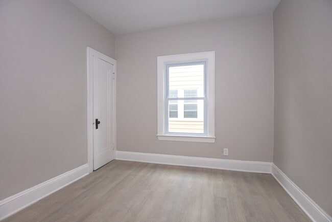 Building Photo - 2119 Lewis Dr