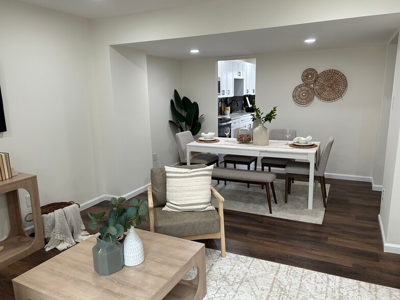 Building Photo - 196 Key Pky