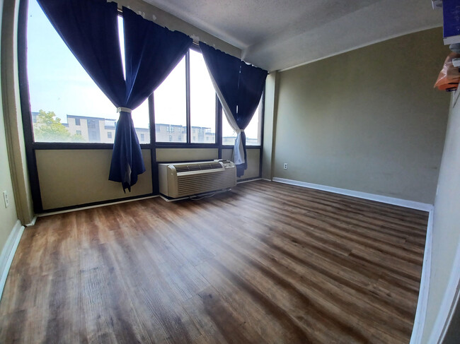 Primary Photo - 1700 Clinch Ave
