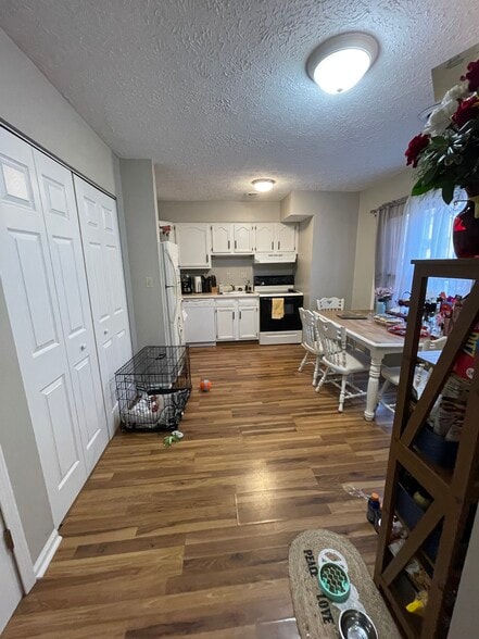 Building Photo - 620 Junction St