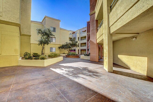 Building Photo - Meridian 124- Stunning 2Bd/2Ba Residence