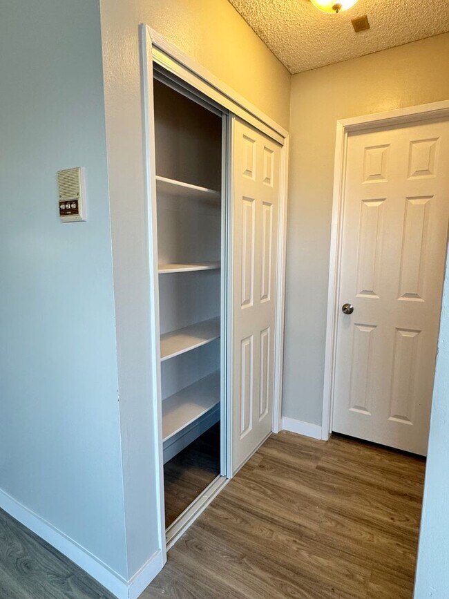 Building Photo - 2-Bedroom Residence with Front-Row Views on Lively 2nd Street