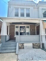 Building Photo - 1209 W 9th St