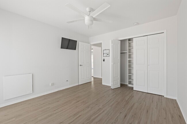 Building Photo - 201 N Waters Edge Dr