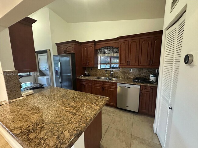 Building Photo - 15489 N Miami Lakeway