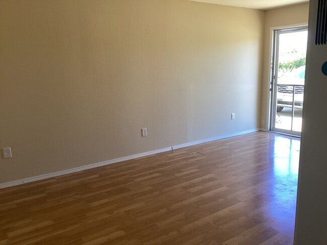 Building Photo - Westside property