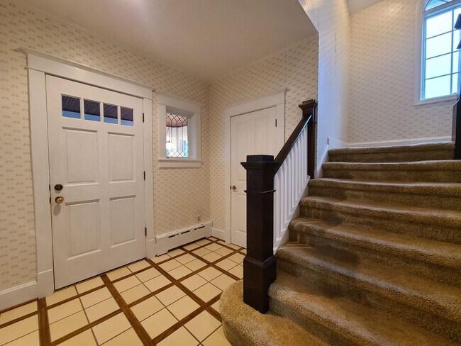 Building Photo - Charming 3-Bedroom, 2-Bathroom Home in South Haven, MI