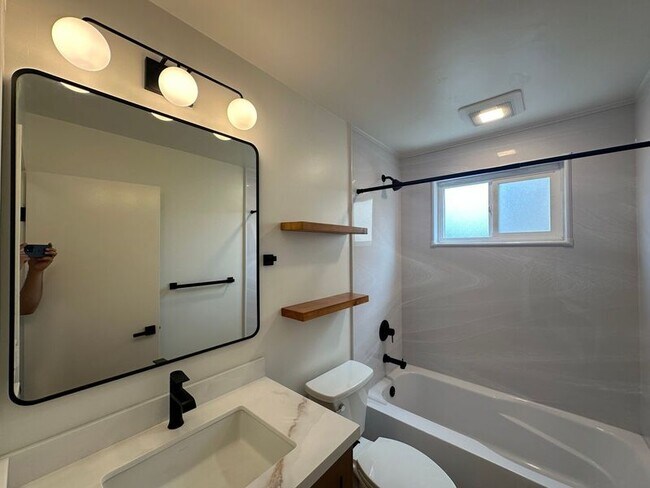 Building Photo - 731-731 Reef Dr