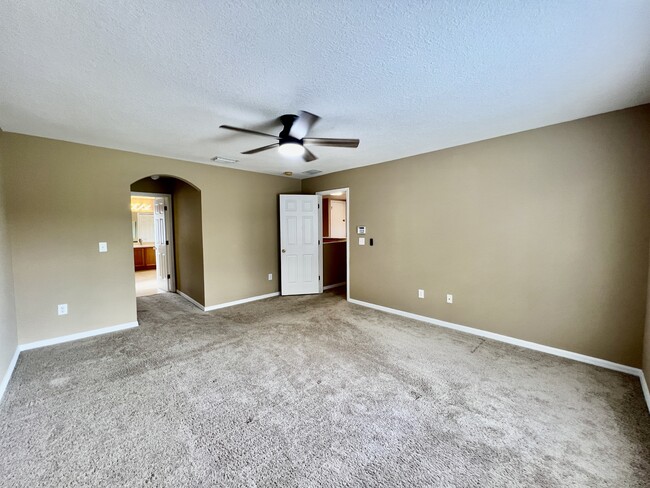 Building Photo - 10904 Summerton Dr