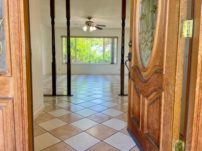 Building Photo - 1375 Mitchell Ln