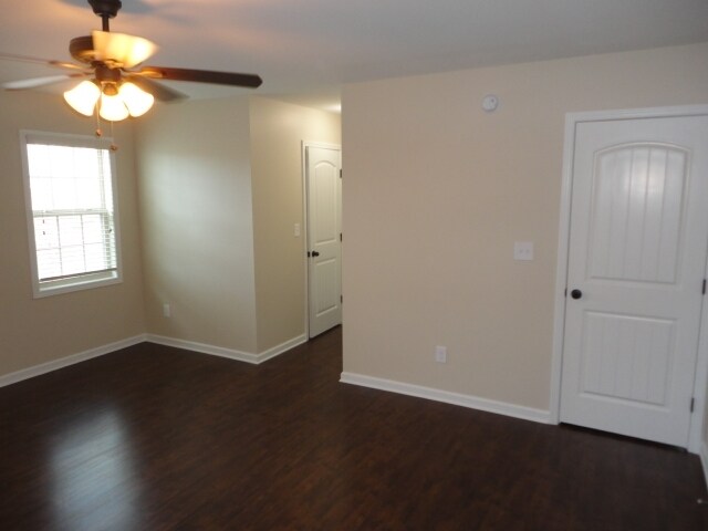 Building Photo - 425 Hardaway Pt