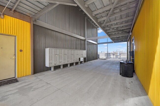 Building Photo - 400 Herron Dr