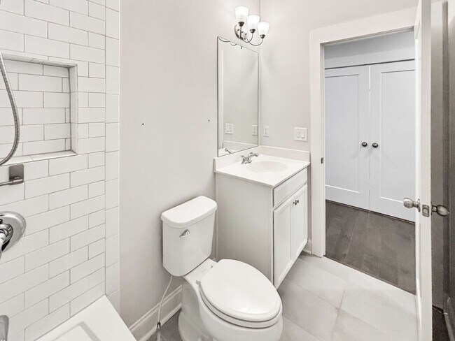 Building Photo - Beautiful 3 BR Townhome in Woodstock!