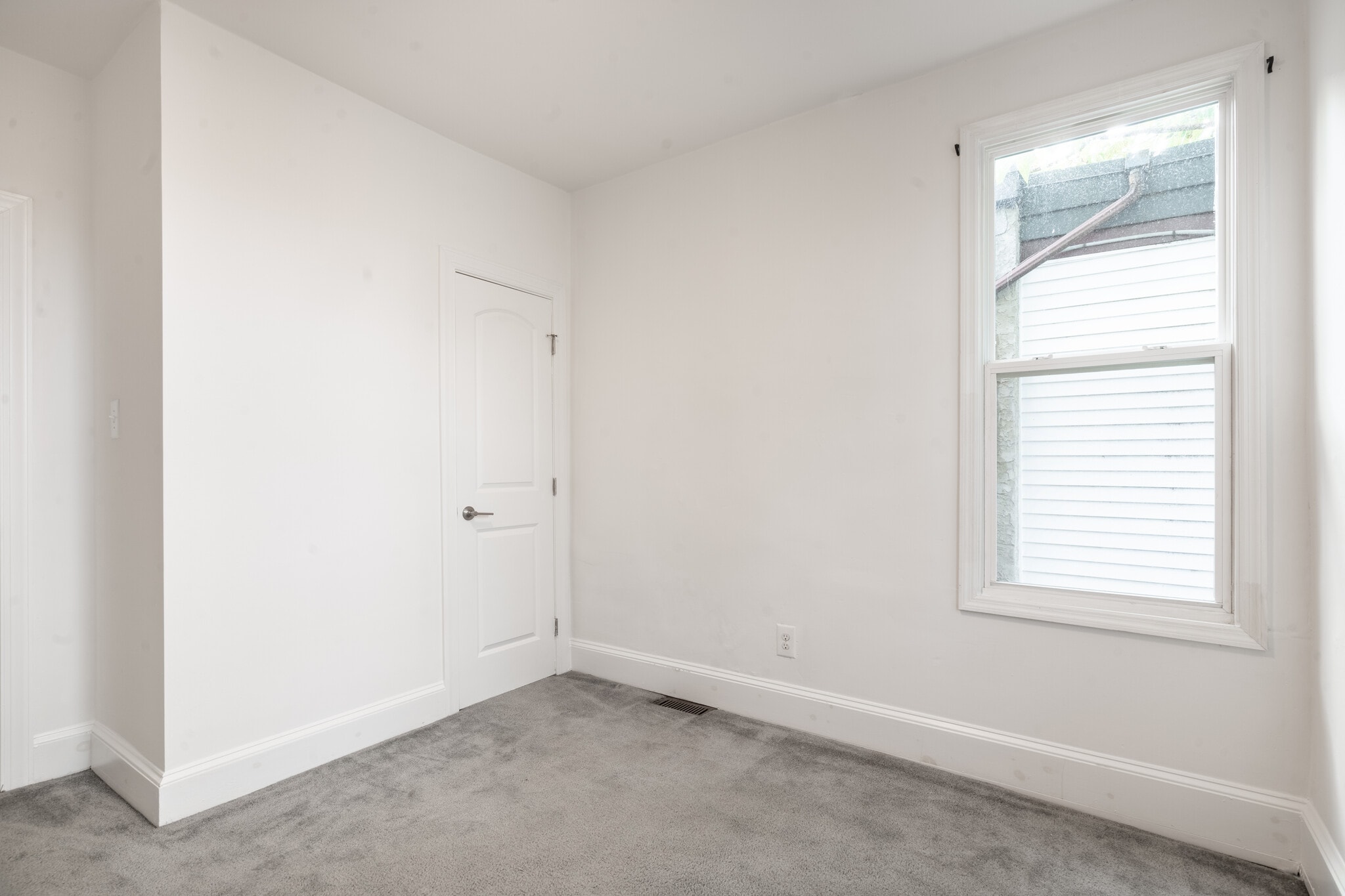 Building Photo - 1316 N Hollywood St