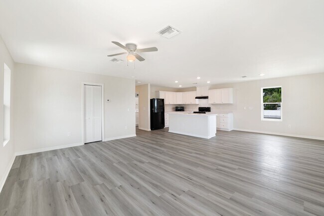 Building Photo - Goodland