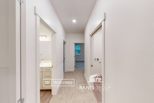 Building Photo - Brand New! Modern Home in Trestlewood – Where Comfort Meets Community!