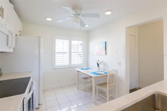 Building Photo - 5510 Del Sol Blvd