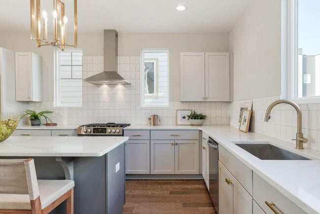Building Photo - Beautiful Charlotte Park Townhome With Two Car Garage