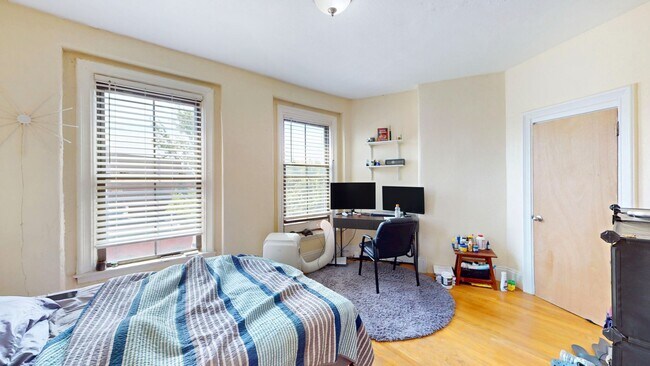 Building Photo - 69 Hammond St