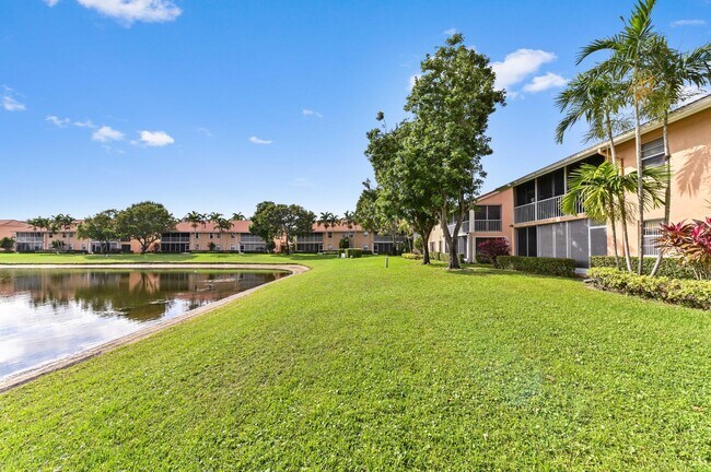 Building Photo - 9553 Shadybrook Dr