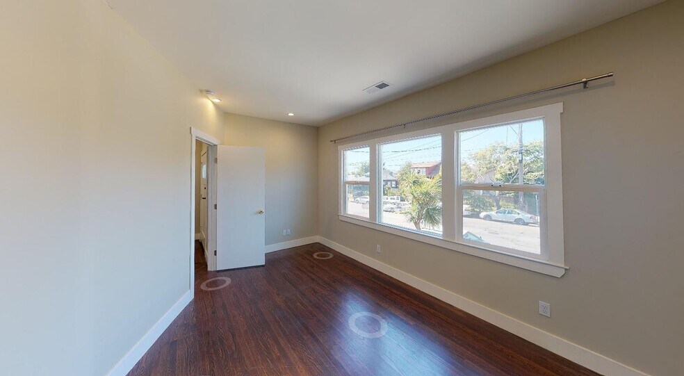 Building Photo - 857 55th St